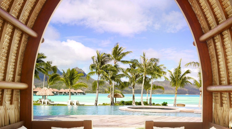 Four Seasons Resort Bora Bora Pool