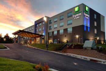Holiday Inn Express & Suites Charlotte N