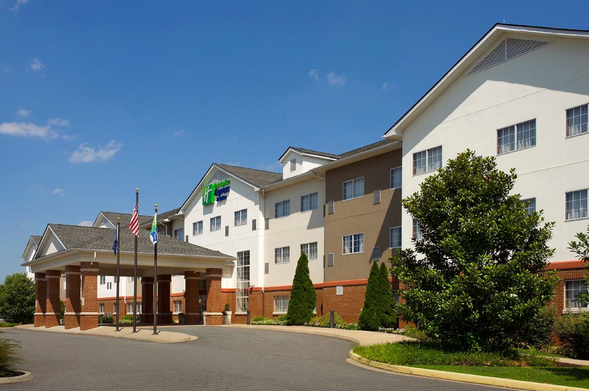 Holiday Inn Express/Stes Charlottesville- Tourist Class Ruckersville, VA  Hotels- GDS Reservation Codes: Travel Weekly