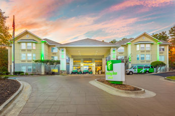 Holiday Inn & Suites