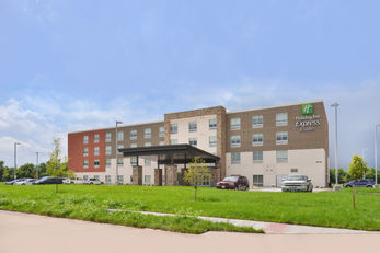 Holiday Inn Express & Suites Omaha Arpt