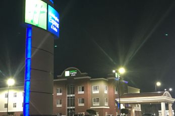Holiday Inn Express Hotel & Suites