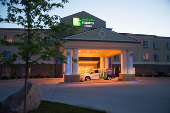 Holiday Inn Express Hotel & Suites
