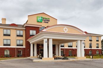 Holiday Inn Express & Suites Andalusia
