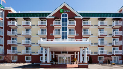 Holiday Inn Express Hotel & Suites