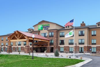 Holiday Inn Express Hotel & Suites