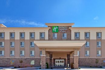 Holiday Inn Express & Suites Topeka N