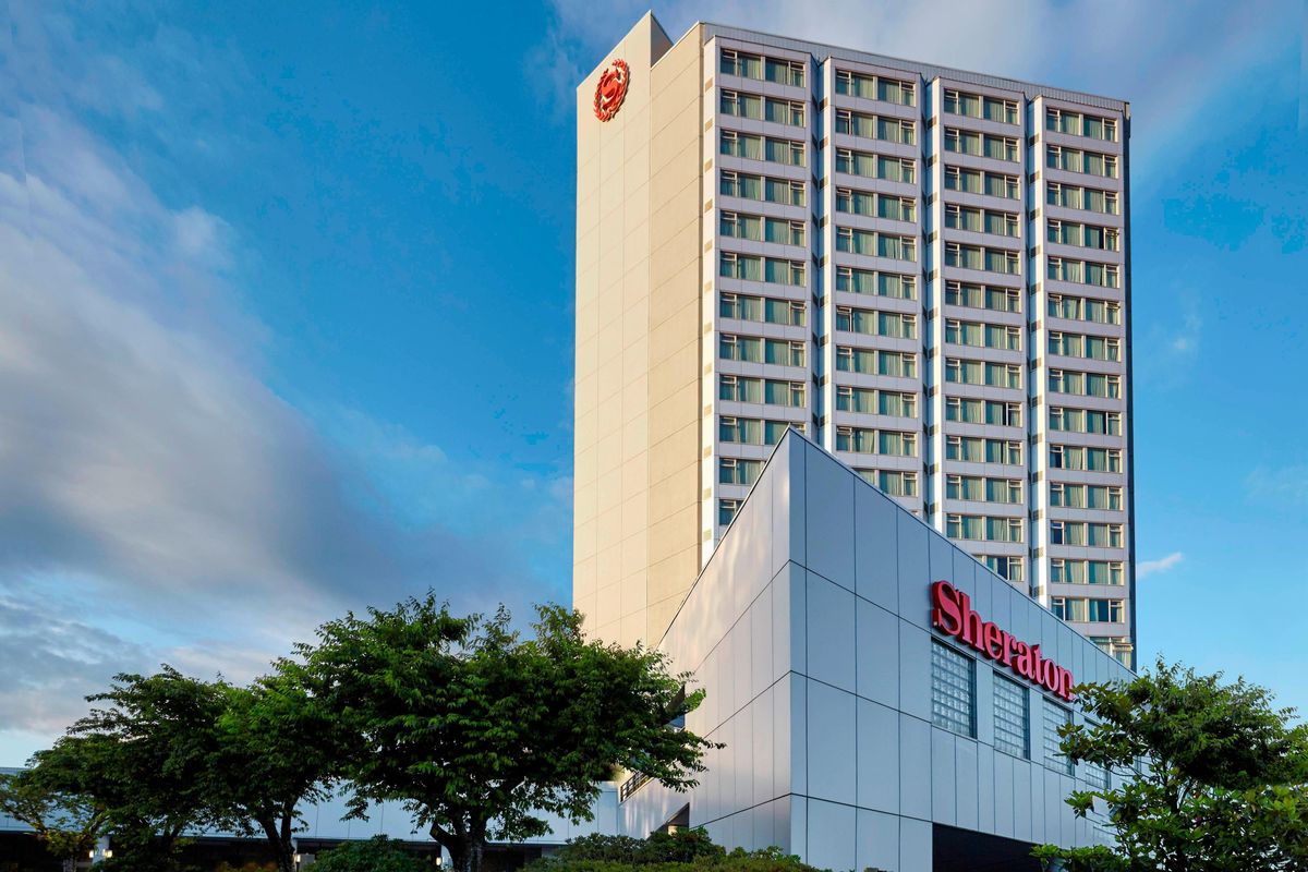 Sheraton Vancouver Guildford Hotel- First Class Surrey, BC ...