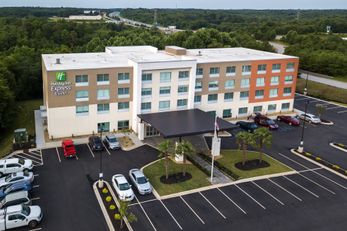 Holiday Inn Express & Suites Piedmont