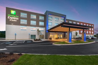 Holiday Inn Express & Suites Gainesville