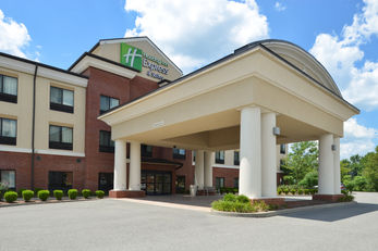 Holiday Inn Express and Suites Fairmont
