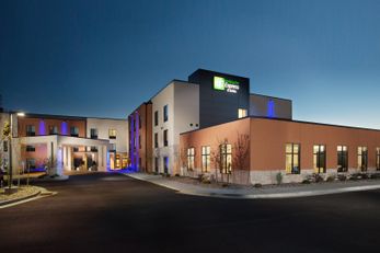 Holiday Inn Express & Suites Pocatello