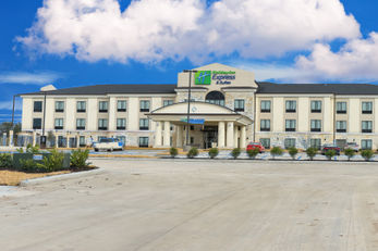 Holiday Inn Express & Suites Cuero