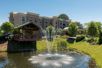 Holiday Inn Express Hotel & Suites