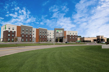 Holiday Inn Suites Airport