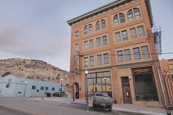 Victor Hotel