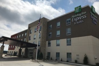 Holiday Inn Express & Suites-Medical Ctr