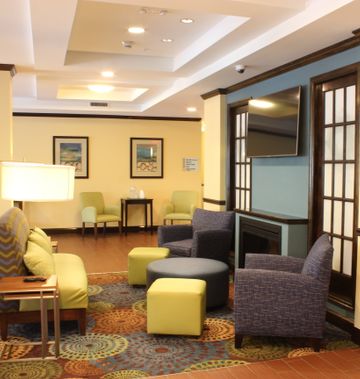 Holiday Inn Express & Suites Lebanon