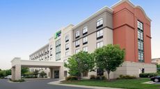 Holiday Inn Express/Suites BWI Airport N