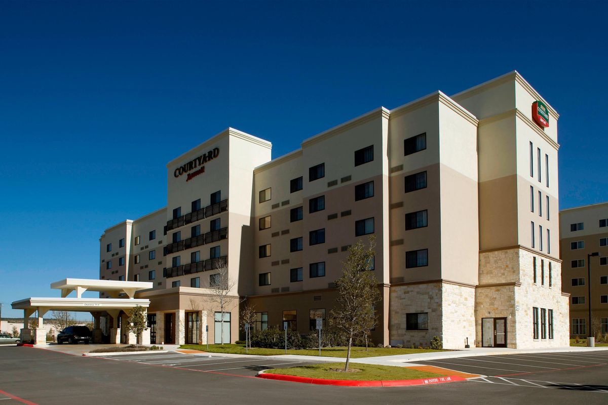 Courtyard San Antonio Six Flags The Rim- First Class San ...