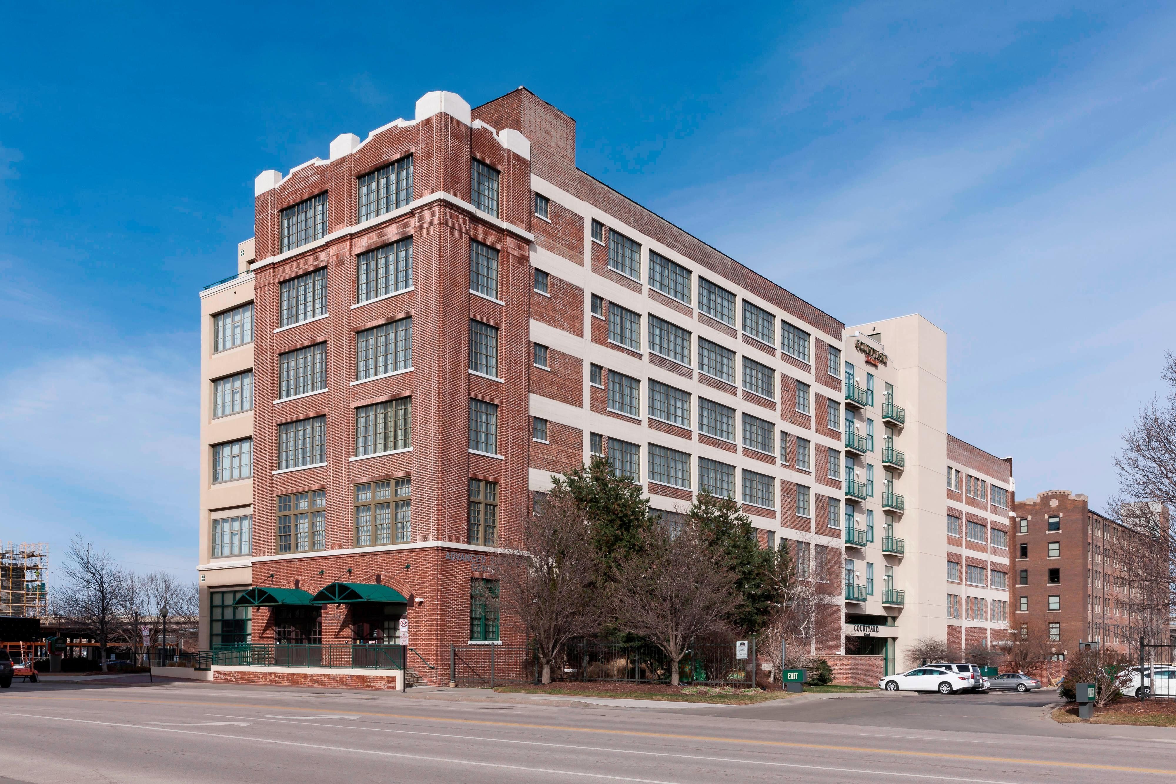 old market omaha hotels with jacuzzi