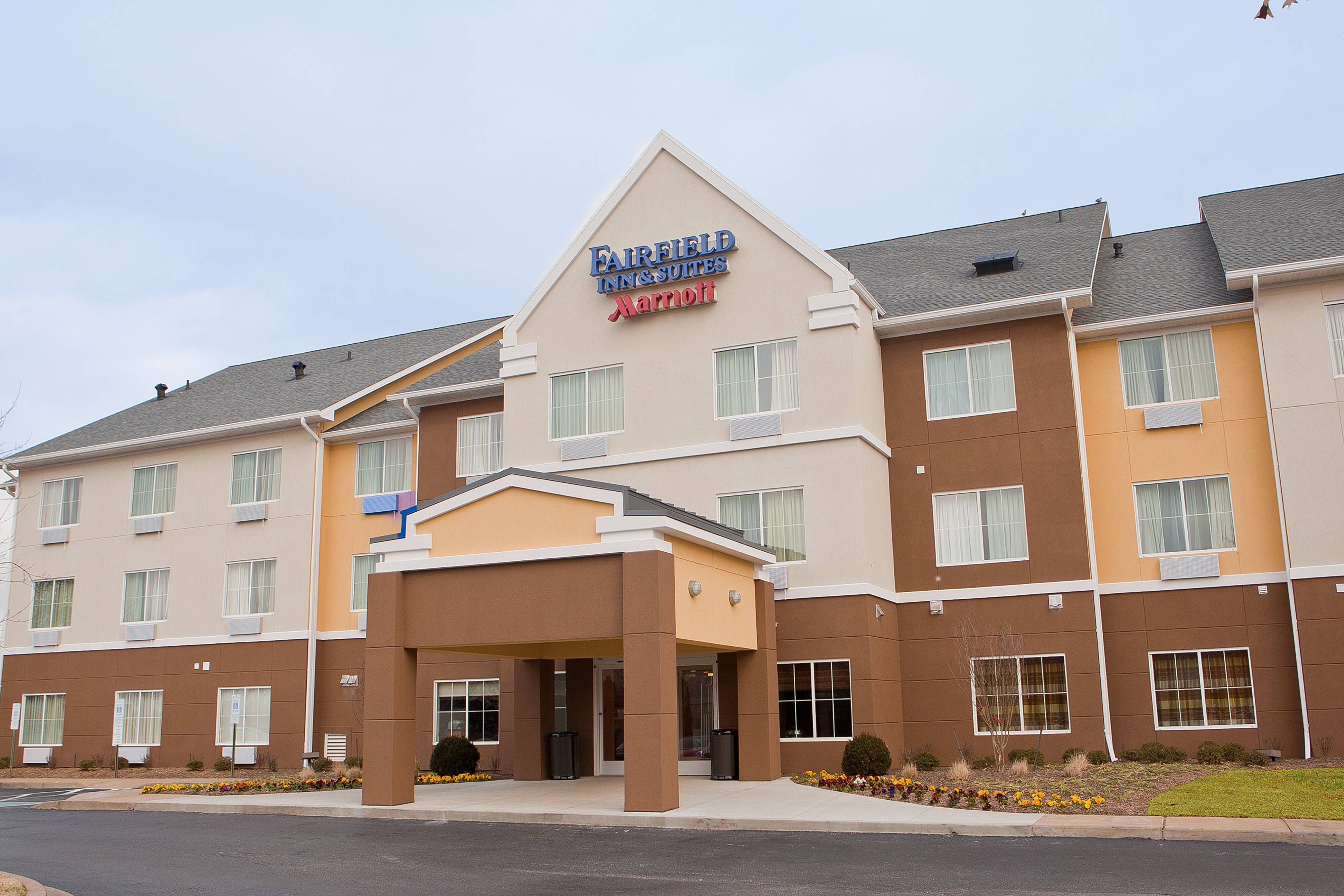 hotels in bartlett tn with indoor pool