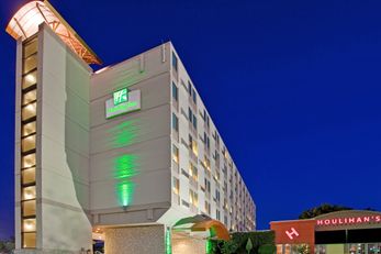 Holiday Inn Manhattan at the Campus