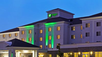 Holiday Inn Hotel & Suites Airport