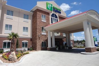 Holiday Inn Express Kenedy