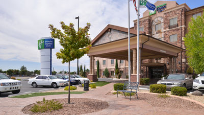 Holiday Inn Express Hotel & Suites