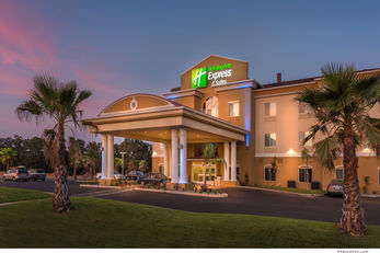 Holiday Inn Express & Suites Red Bluff