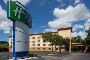 Holiday Inn Express Hotel & Suites