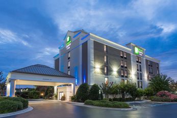 Holiday Inn Express Hotel & Suites