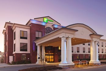 Holiday Inn Express & Suites Pine Bluff