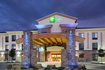 Holiday Inn Express Hotel & Suites