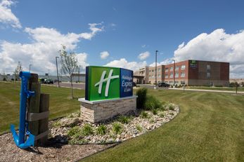 Holiday Inn Express & Suites, Monroe