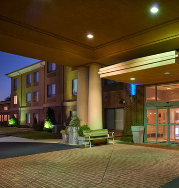 Holiday Inn Express & Suites Anniston