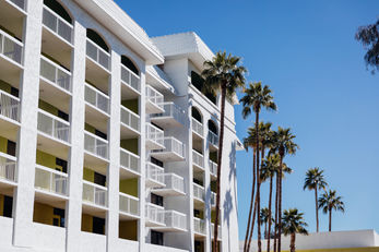 Holiday Inn Hotel & Suites