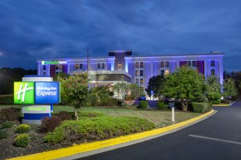 Holiday Inn Express DC East- Andrews AFB