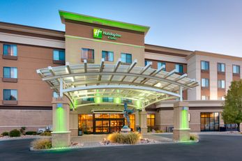 Holiday Inn & Suites