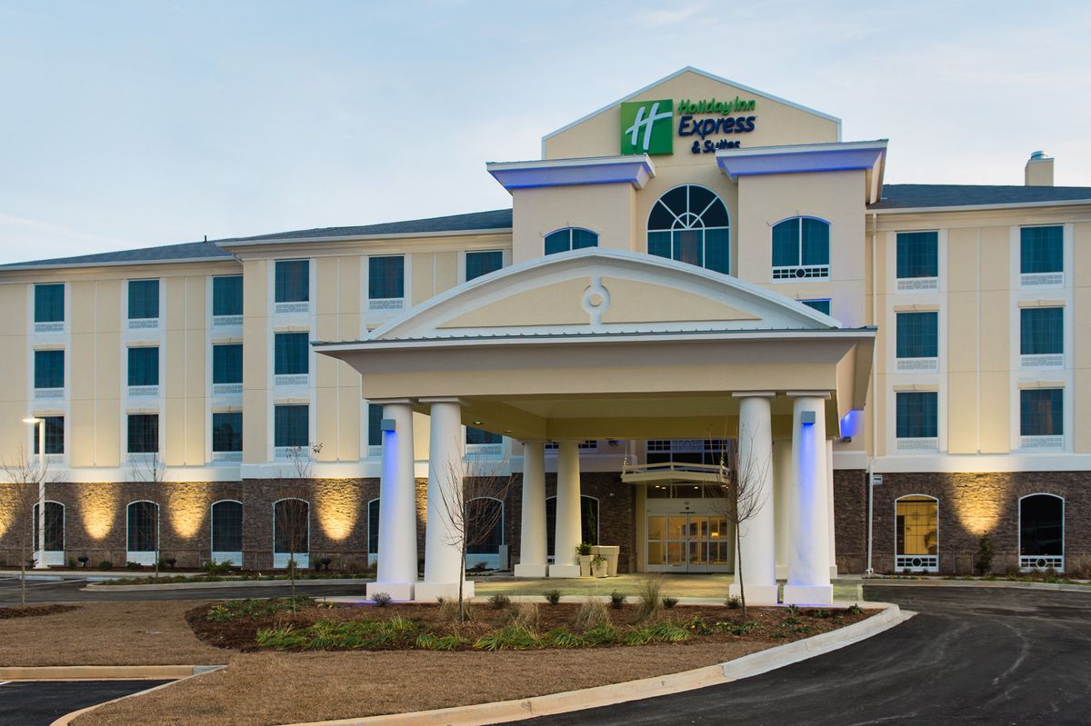 Holiday Inn Express & Suites Aiken Images & Videos- Tourist Class Aiken