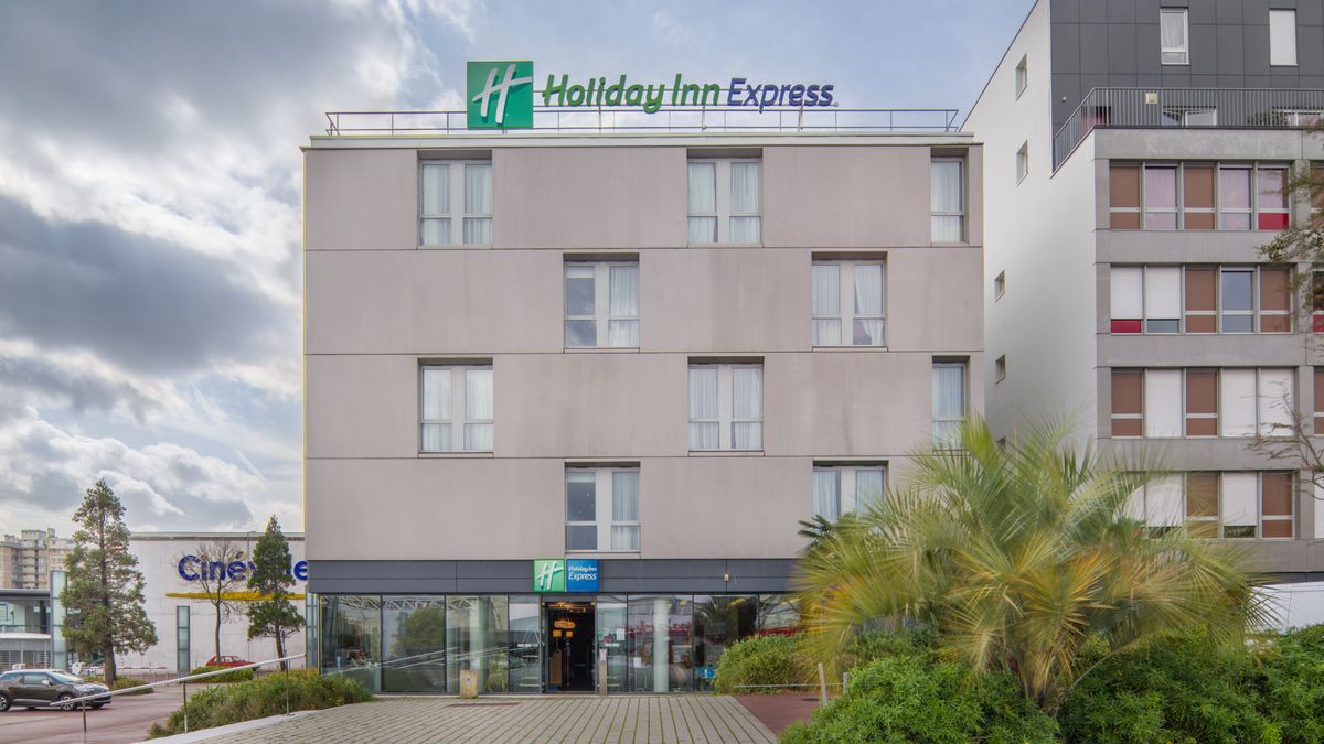 Holiday Inn Express SaintNazaire Images & Videos Tourist Class Saint