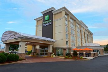 Holiday Inn Express Coliseum Central