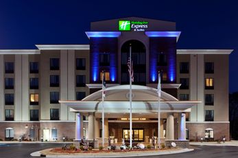 Holiday Inn Express Hotel & Suites
