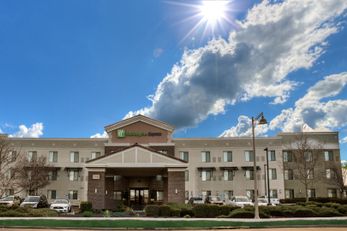 Holiday Inn Express Hotel & Suites