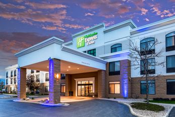Holiday Inn Express & Suites Cedar Falls