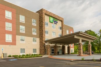Holiday Inn Express & Suites Jamestown