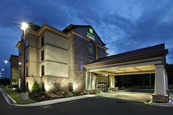 Holiday Inn Express Hotel & Sts Maumelle