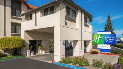 Holiday Inn Express Hotel & Suites