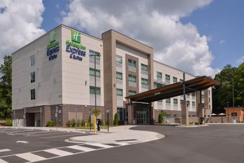 Holiday Inn Express & Suites Charlotte
